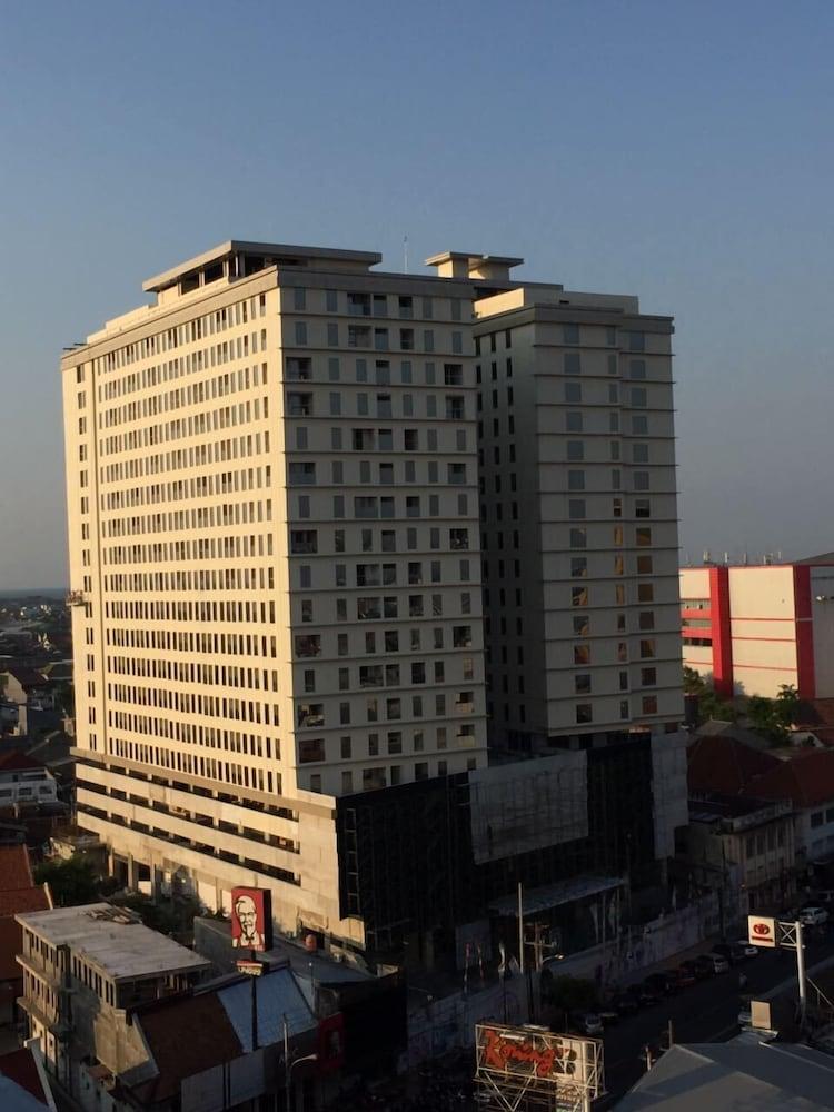 Louis Kienne Hotel Pemuda Semarang Exterior foto