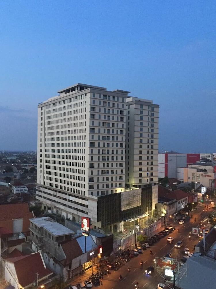 Louis Kienne Hotel Pemuda Semarang Exterior foto